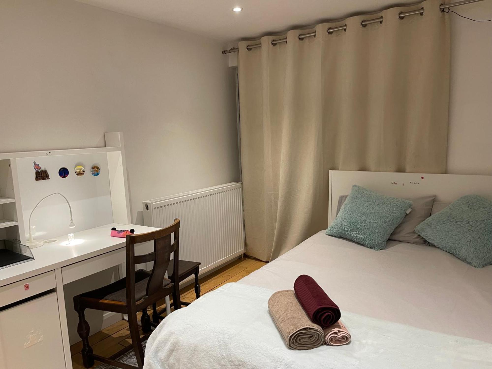 Luxury 4 Bedroom House With 4 Bathrooms - Elizabeth Line & Acton Stations At Walking Distance Londra