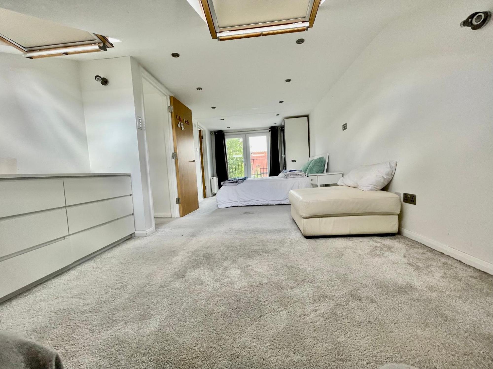 Luxury 4 Bedroom House With 4 Bathrooms - Elizabeth Line & Acton Stations At Walking Distance * Londra